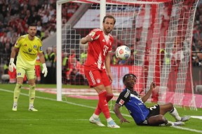 蜂鸟电竞 -包含今夜拜仁慕尼黑调整名单以备NBA总决赛，主帅复盘环节打磨，气氛紧张，更衣室氛围转暖的词条