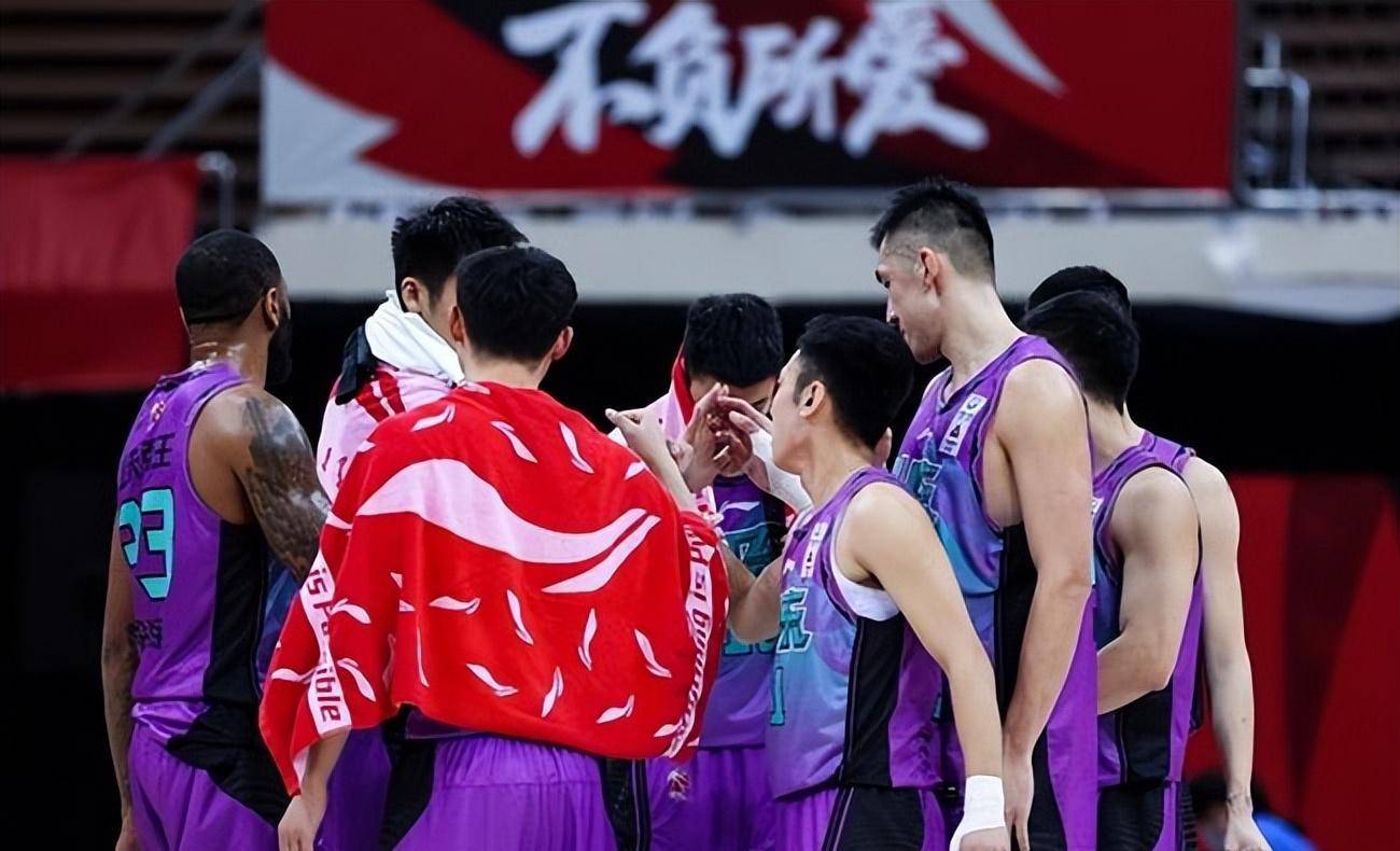 山东男篮迎足总杯关键赛;今晨队长鼓劲;赛场秩序良好;更衣室氛围转暖 山东男篮迎足总杯关键赛;今晨队长鼓劲;赛场秩序良好;更衣室氛围转暖