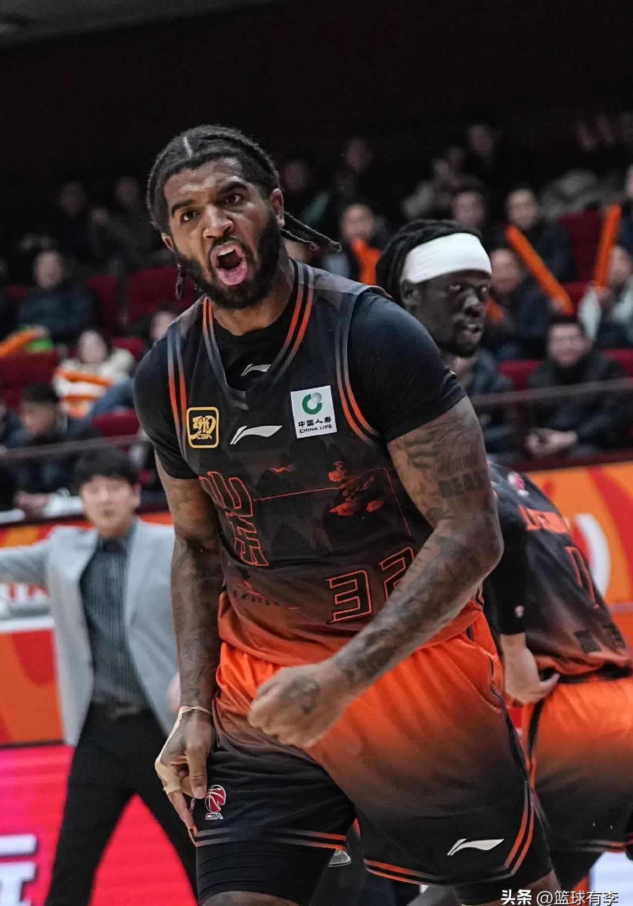 山东男篮迎足总杯关键赛;今晨队长鼓劲;赛场秩序良好;更衣室氛围转暖 山东男篮迎足总杯关键赛;今晨队长鼓劲;赛场秩序良好;更衣室氛围转暖