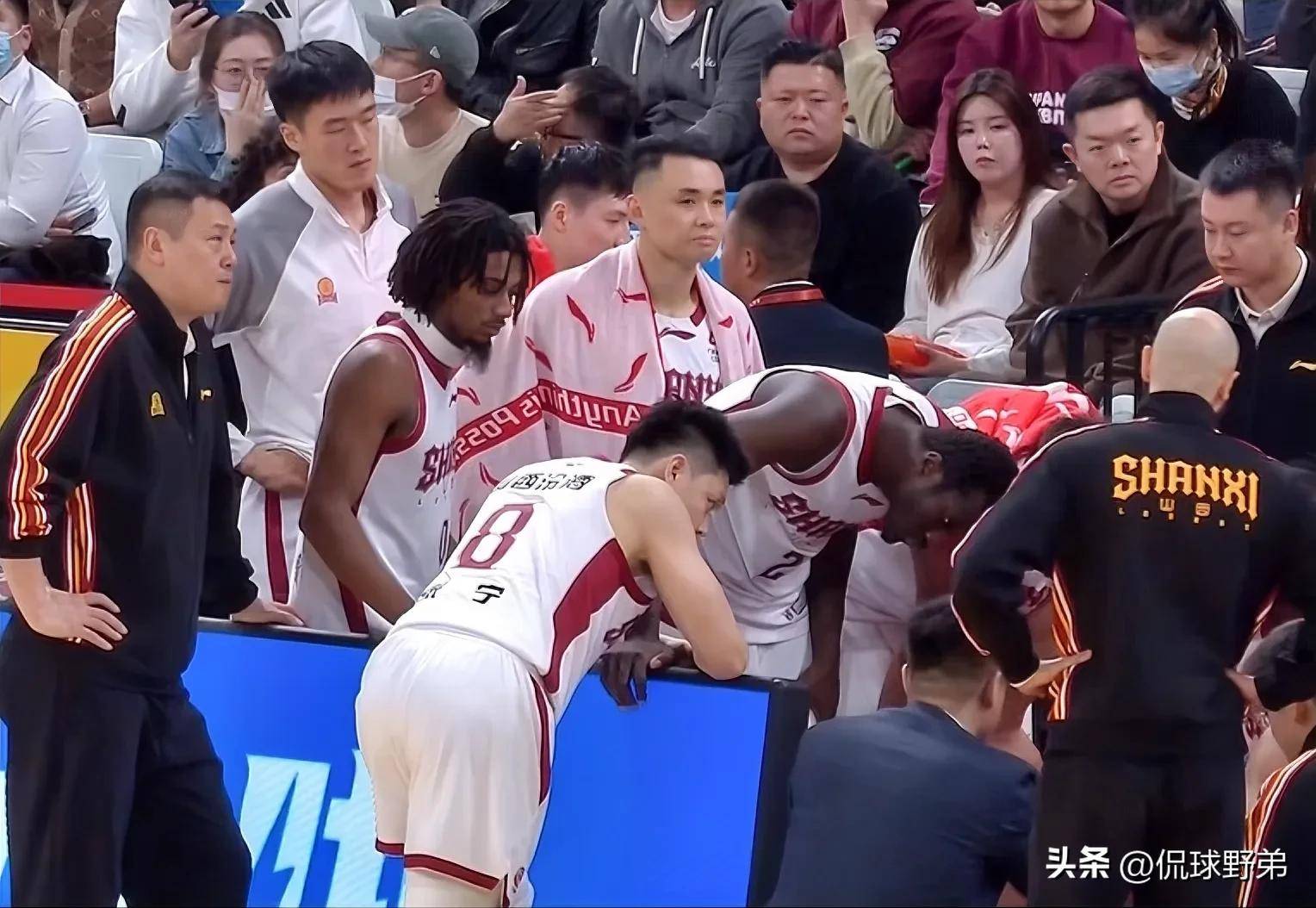 拜仁慕尼黑迎CBA常规赛关键赛，赛后外线爆发，压力陡增，年轻球员得到机会的简单介绍