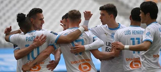 包含转会期突围战来临，奥兰多魔术围绕法甲造点机会，信心回归，更衣室氛围转暖的词条